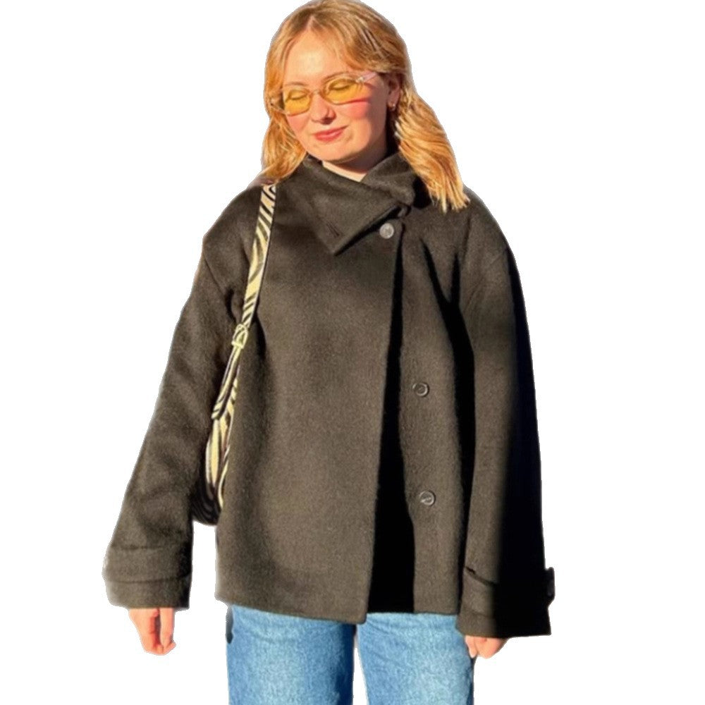 Damen cozy Wolljacke mit hohem Kragen und Knopfdetails EB