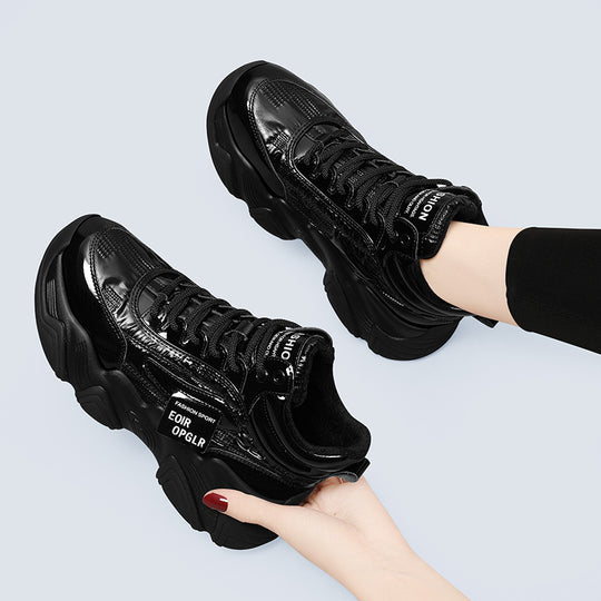 Damen Sportliche Fashion-Sneaker mit ergonomischer Dämpfung und glänzendem Obermaterial EB