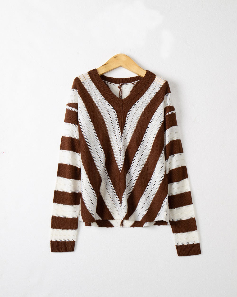 Damen V-Ausschnitt Strickpullover mit raffiniertem Streifenmuster EB