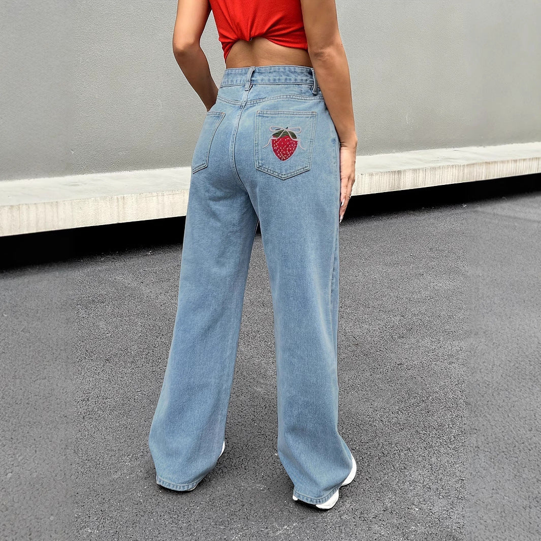 Damen weite Jeanshose mit aufgesticktem Erdbeer-Motiv und hohem Bund EB