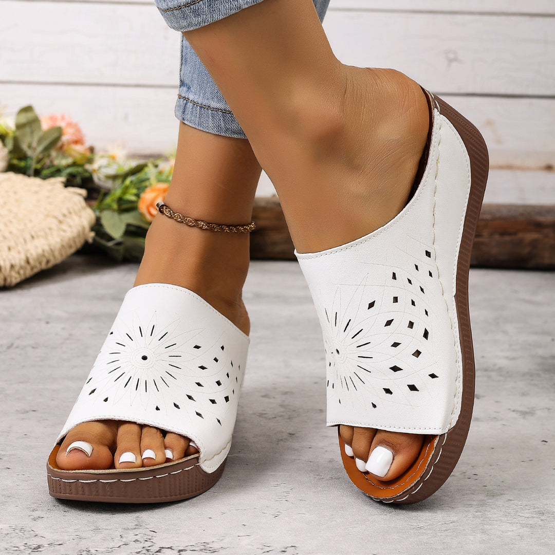 Damen Elegante und bequeme Wedge-Pantoletten mit dekorativem Lochmuster EB