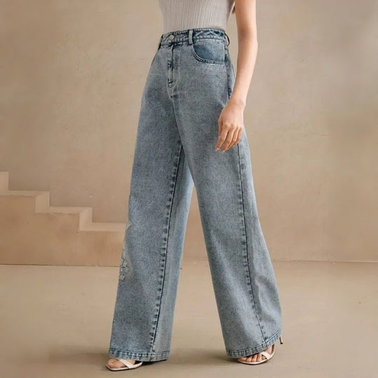 Damen Weitgeschnittene Jeans mit floralem Stickdesign EB