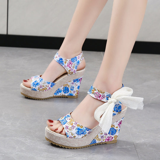 Damen Wedge-Sandaletten mit floralem Design und dekorativem Schleifendetail EB