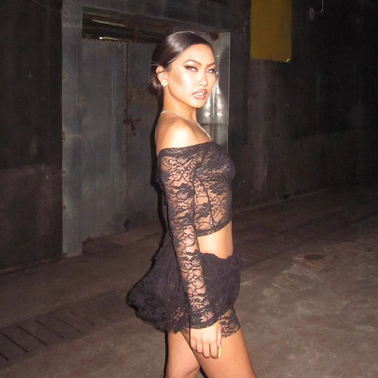 Damen Verspieltes Spitzenkleid mit transparenten Ärmeln und gestuftem Rock EB