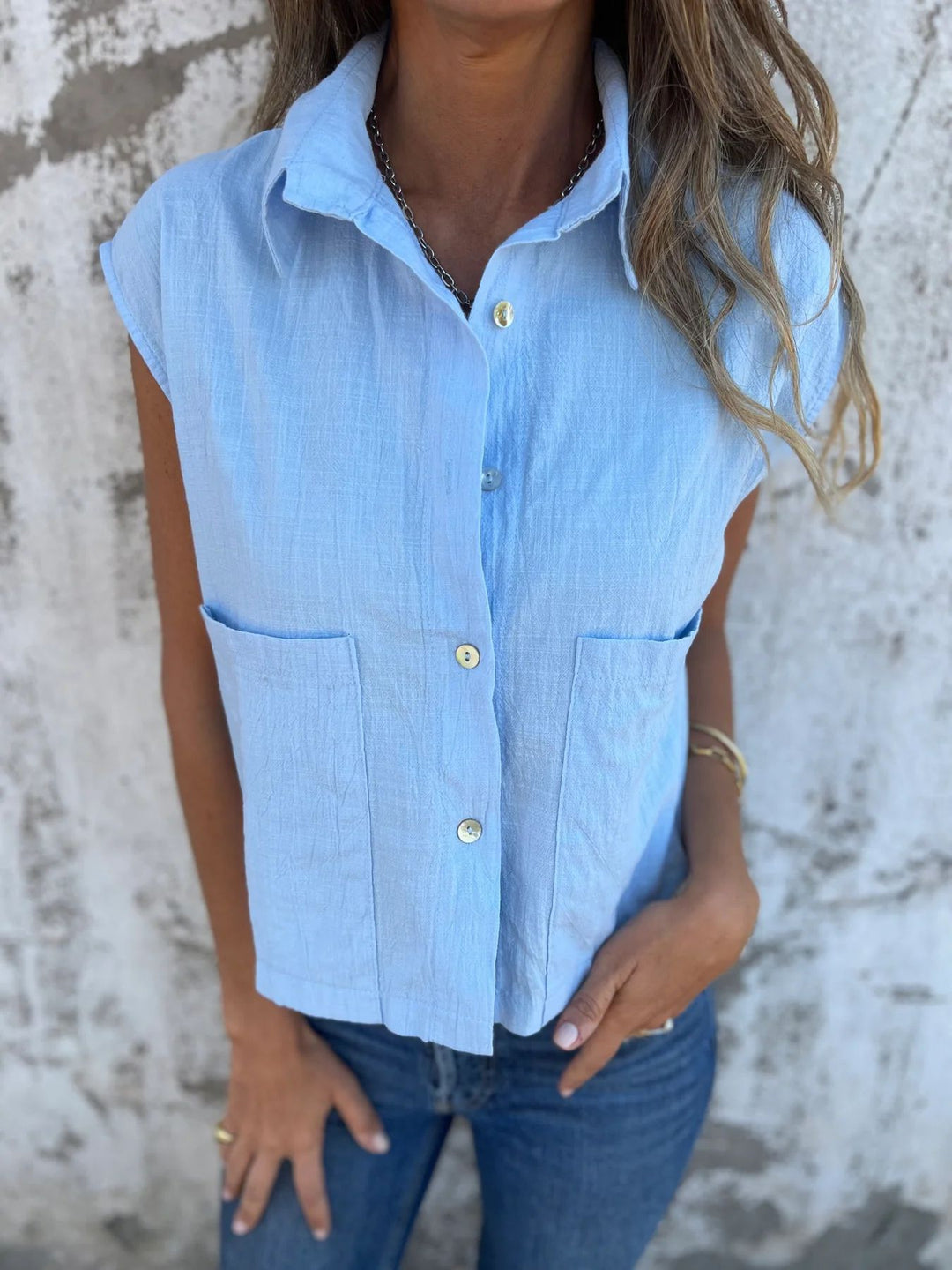Damen Strukturierte Bluse mit praktischen Brusttaschen und elegantem Kragen EB