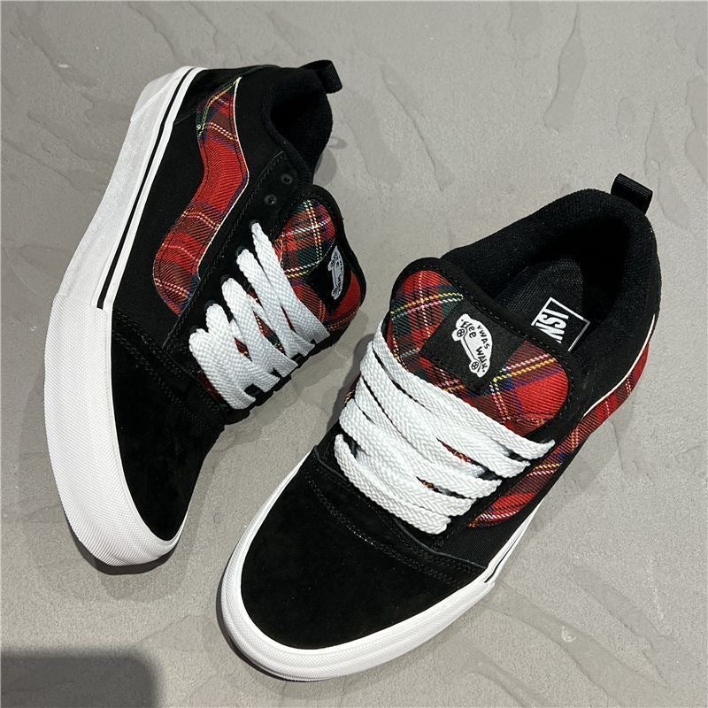 Damen Sneakers mit kariertem Obermaterial und robustem Veloursleder EB
