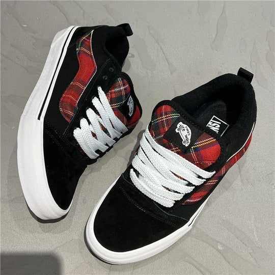Damen Sneakers mit kariertem Obermaterial und robustem Veloursleder EB