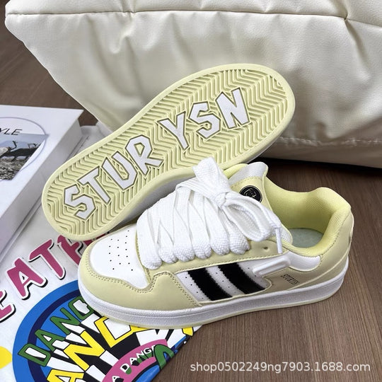 Damen Stylische Sneakers mit perforierter Oberfläche und sportlicher Sohle EB