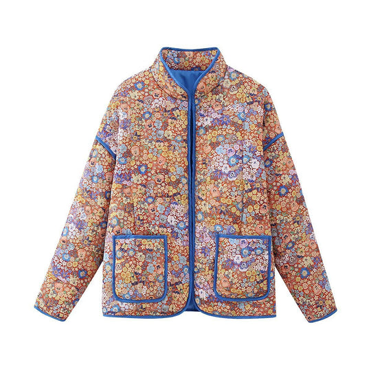Damen nan gesteppte Stehkragenjacke mit floralem Längsprint, aufgesetzten Taschen und kontrastierender Paspel EB