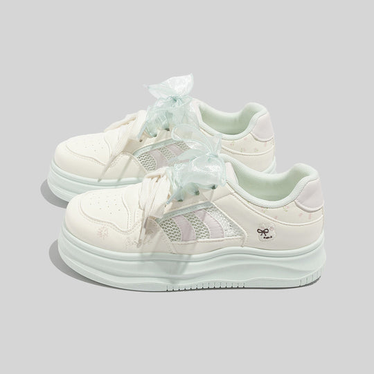 Damen Sportliche Sneaker mit dekorativen Details und atmungsaktiven Netz-Einsätzen EB
