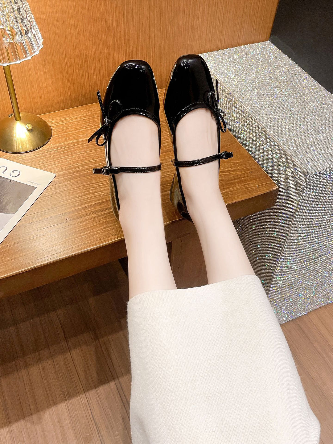Damen Ballerina-Schuhe mit eleganter Schleifenverzierung und glänzender Oberfläche EB