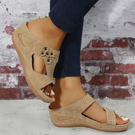 Damen komfortable Sandalen mit modischem Lochmuster und floralen Akzenten EB