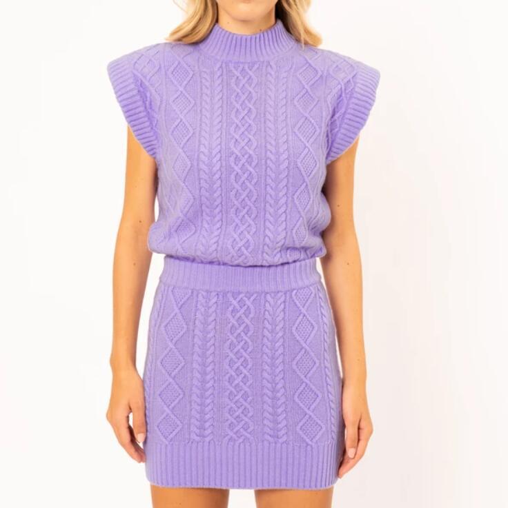 Damen Strick-Kleid mit elegantem Stehkragen und kontrastierenden Zopfdetails EB