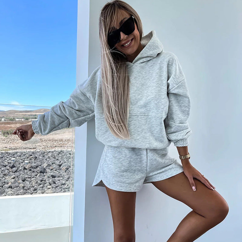 Damen Sportlicher Hoodie mit dazu passender Shorts EB