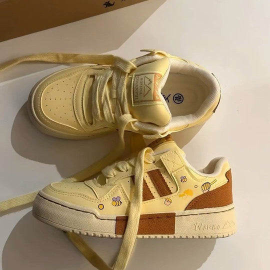 Damen Sneakers im verspielten Design mit bunten Applikationen und bequemer Dämpfung EB
