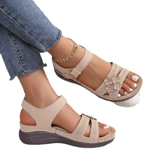 Damen Komfortable Sandalen mit floralem Lochmuster und verstellbarem Riemen EB