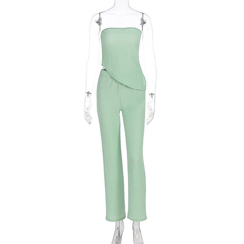 Damen eleganter Jumpsuit mit schulterfreiem Design und asymmetrischem Saum EB