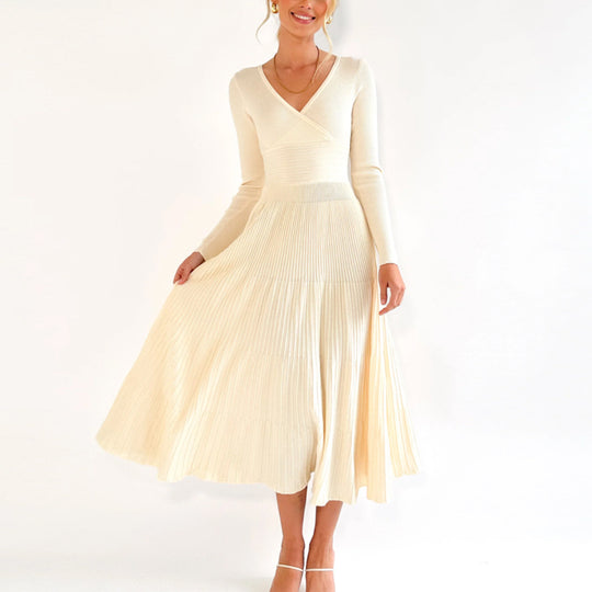 Damen Elegantes Wickelkleid mit plisséierten Details EB
