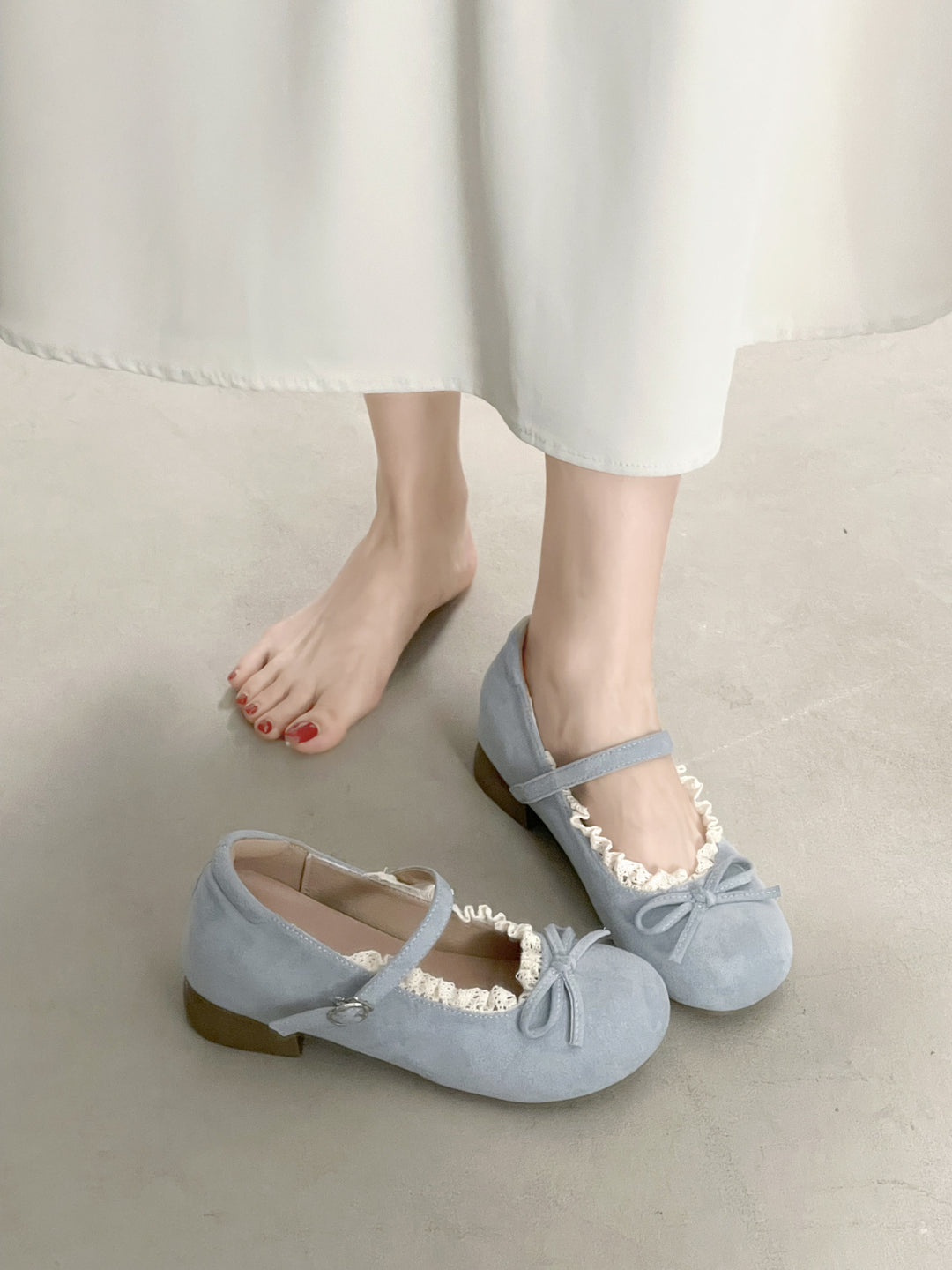 Damen Ballerinas mit eleganter Rüschenkante und praktischem Riemen EB
