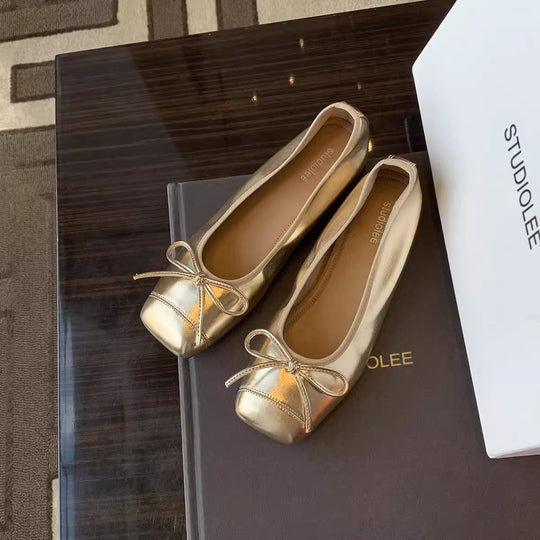 Damen elegante Ballerinas mit Schleifendetail und glänzender Schuhspitze EB