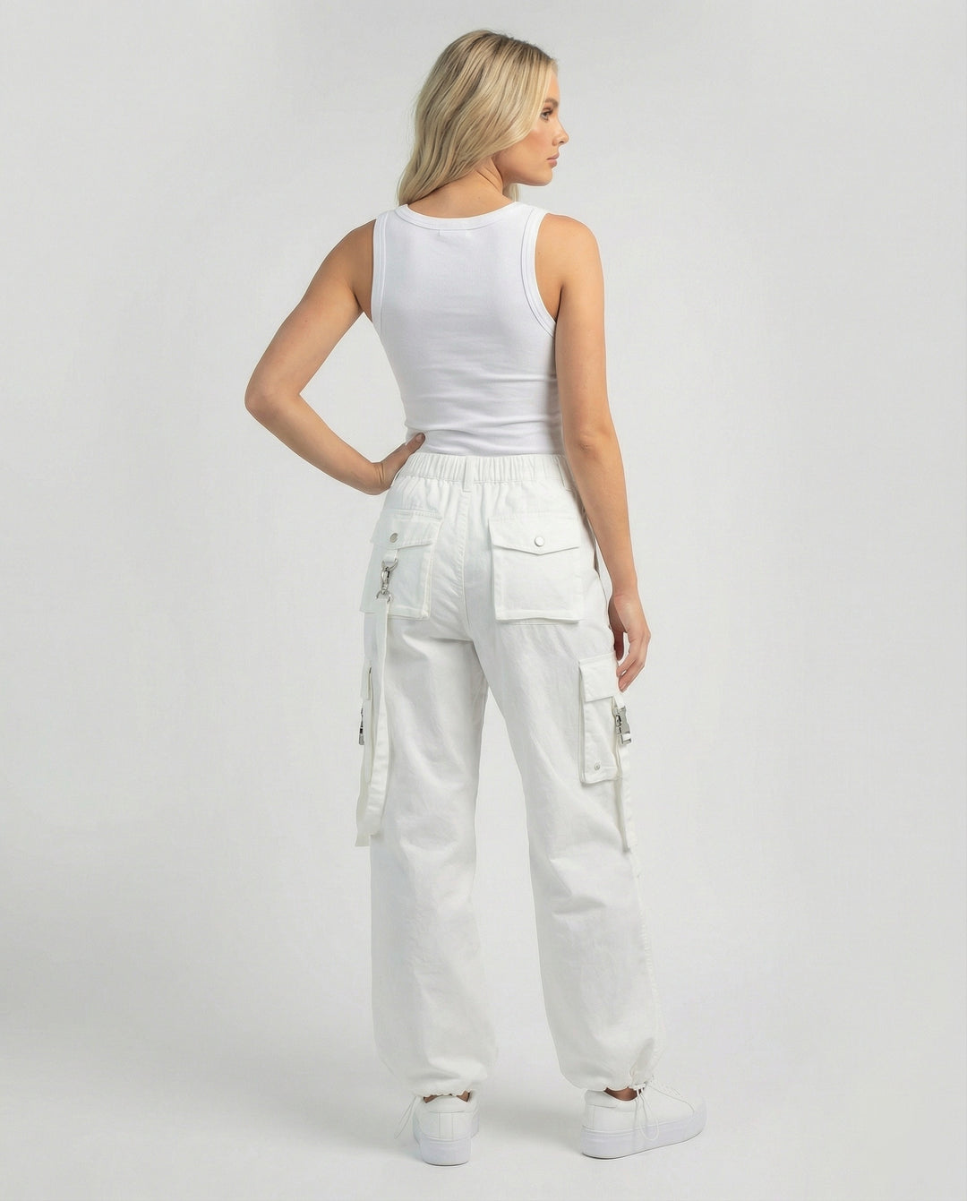 Damen weite Ballon-Cargo-Palazzohose mit seitlichen Klapptaschen Ösen- und Schnallenapplikationen Kordelbund EB