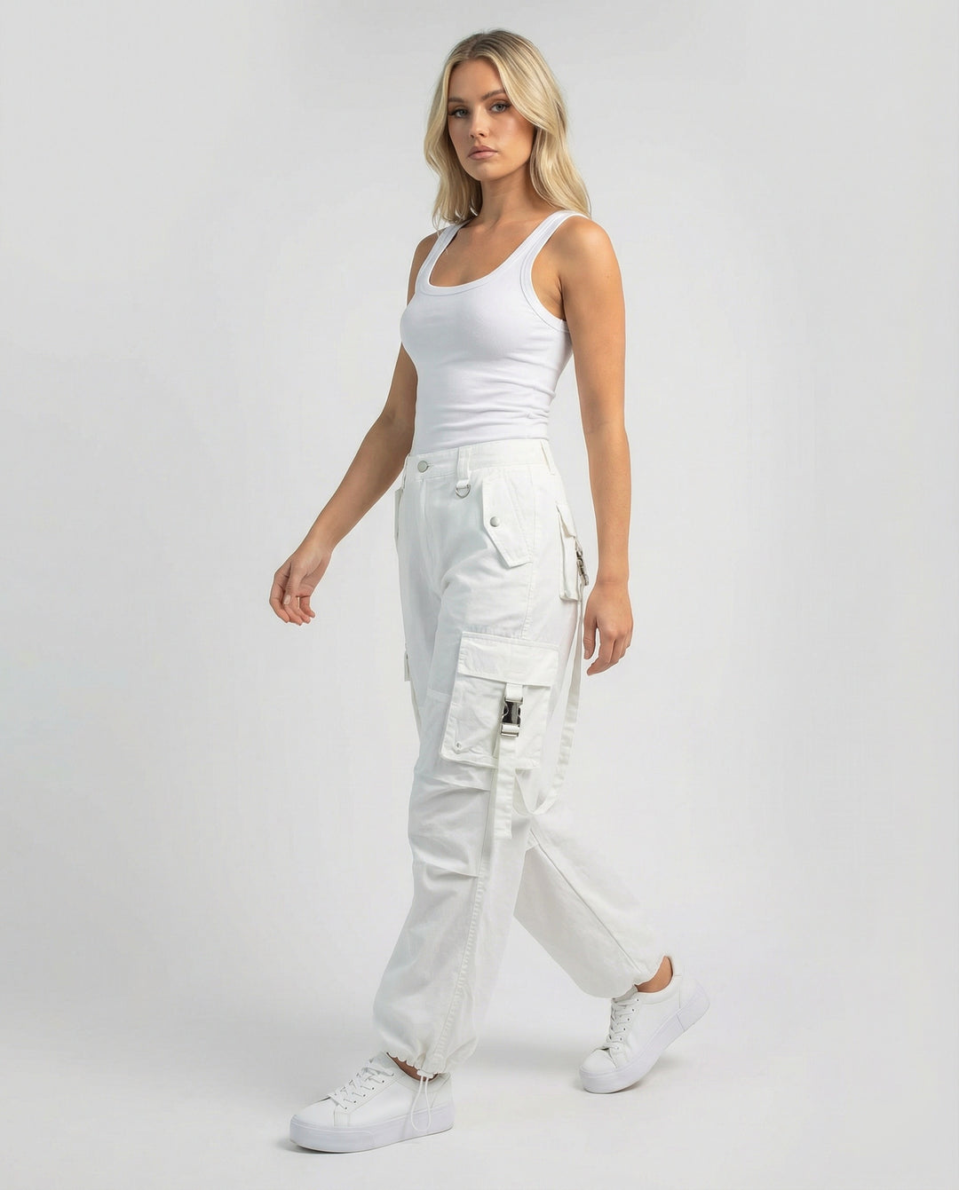 Damen weite Ballon-Cargo-Palazzohose mit seitlichen Klapptaschen Ösen- und Schnallenapplikationen Kordelbund EB