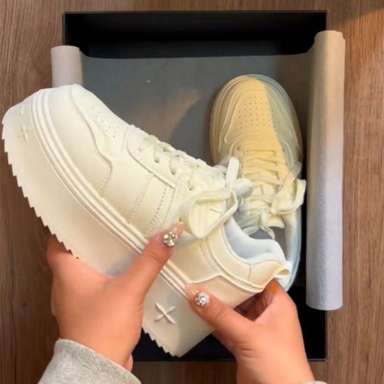 Damen Sneaker mit trendigem, strukturiertem Obermaterial und komfortabler Laufsohle EB