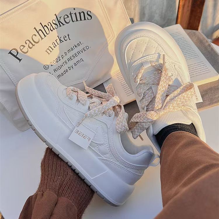 Damen modische Sneaker mit quilted Design und robustem Fersenbereich EB