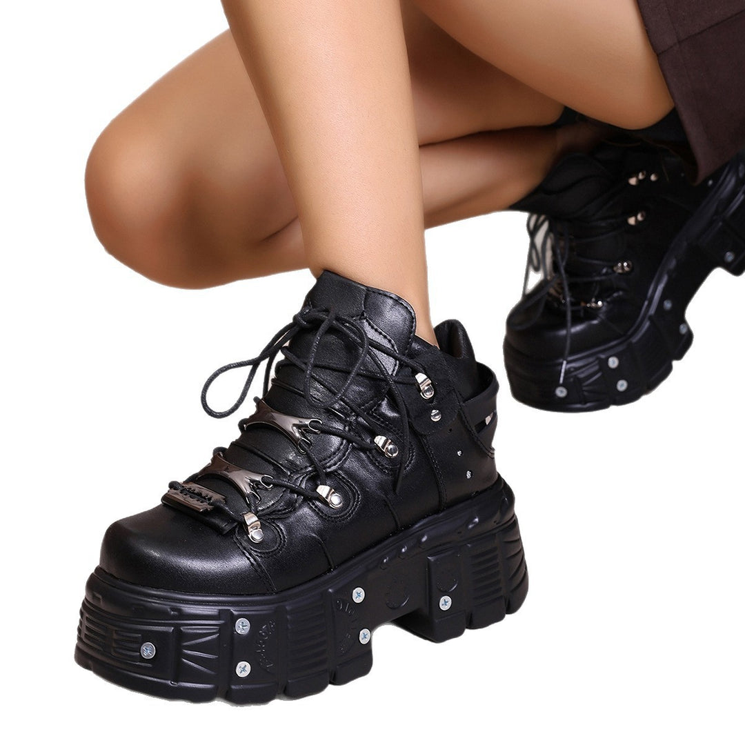 Damen Trendige und auffällige Sneakers mit modischen Details EB