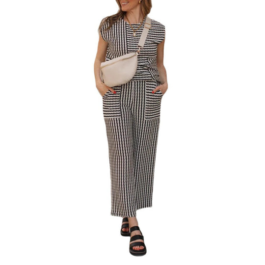 Damen Freizeitsoutfit mit gestreiften Elementen EB