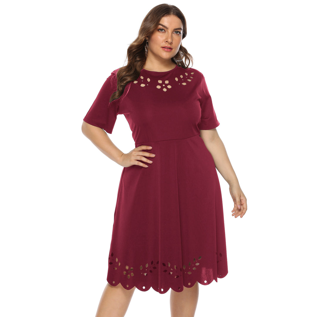 Damen elegantes Kleid mit Ausschnitt und Rüschensaum EB