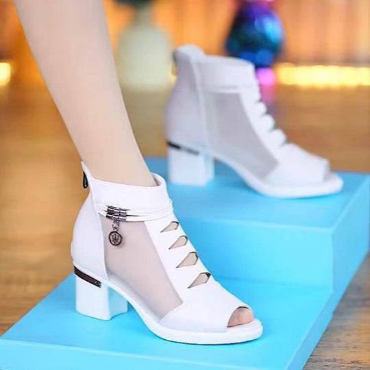 Damen Offene Schuhe mit verkürztem Schaft und stilvollen Cut-Outs EB