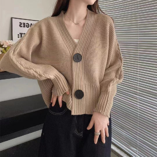 Damen modische Strickjacke mit großen Knöpfen und seitlich offenen Ärmeln EB