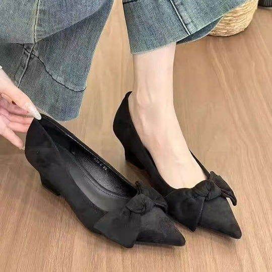 Damen spitze Wedge-Pumps aus samtweichem Velours EB