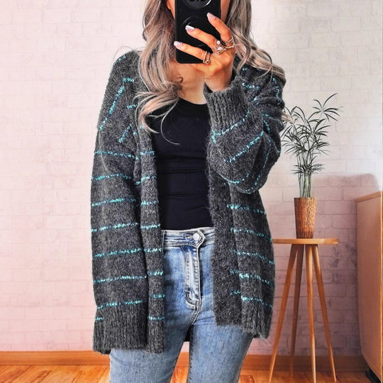 Damen Grobstrickjacke mit modischen Kontraststreifen und eleganten Knopfdetails EB