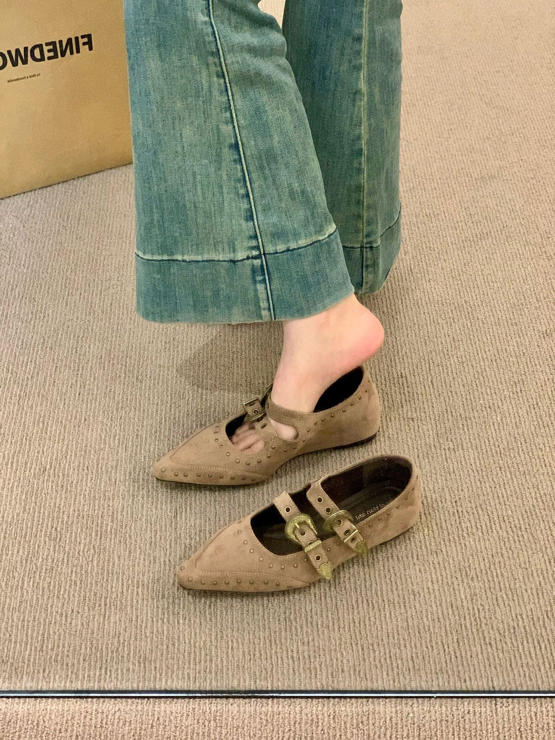 Damen Elegante und stilvolle Ballerinas mit modischen Schnallen und Nieten EB
