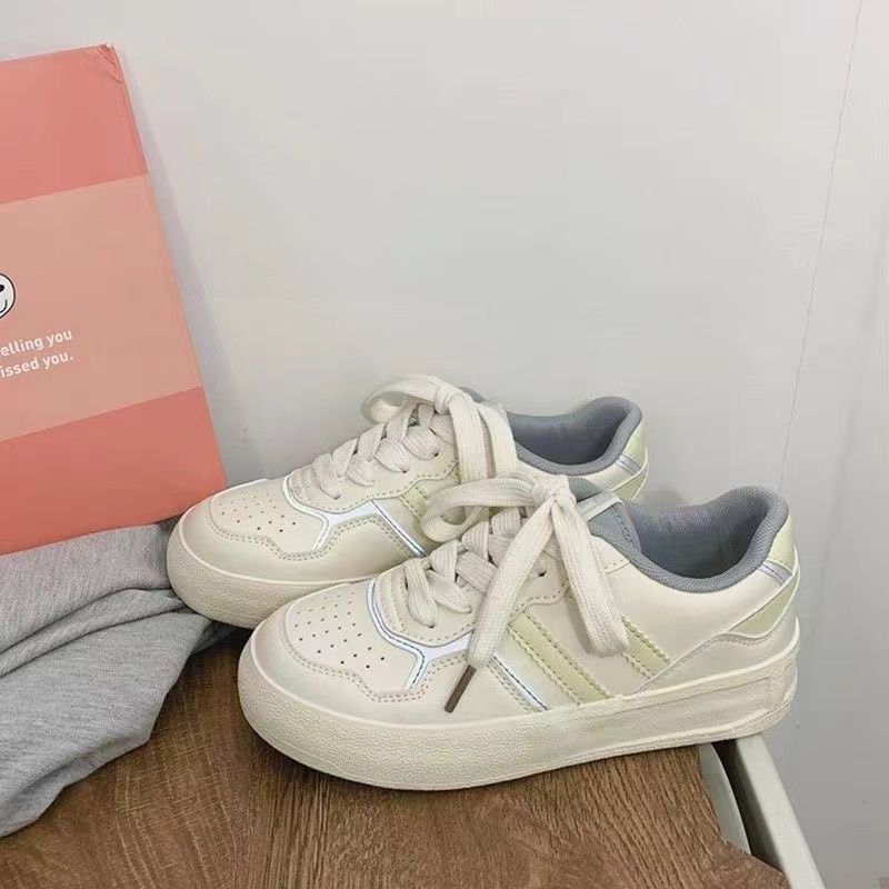Damen Sportliche Sneakers mit reflektierenden Details EB