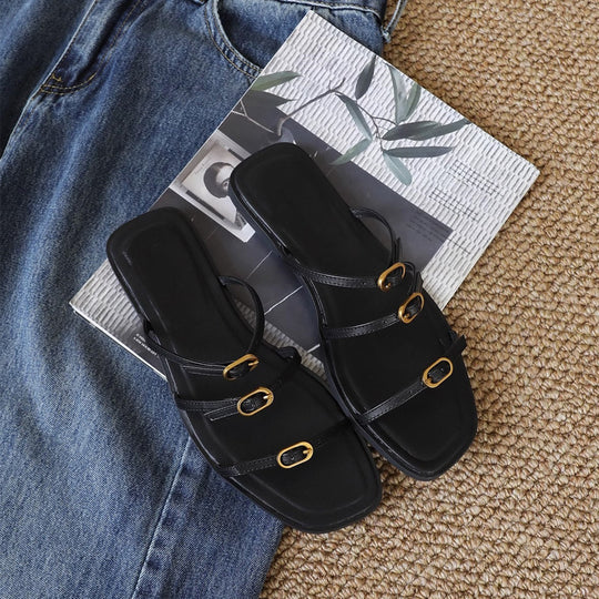 Damen modische Sandalen mit schickem Riemendesign und goldenen Akzenten EB