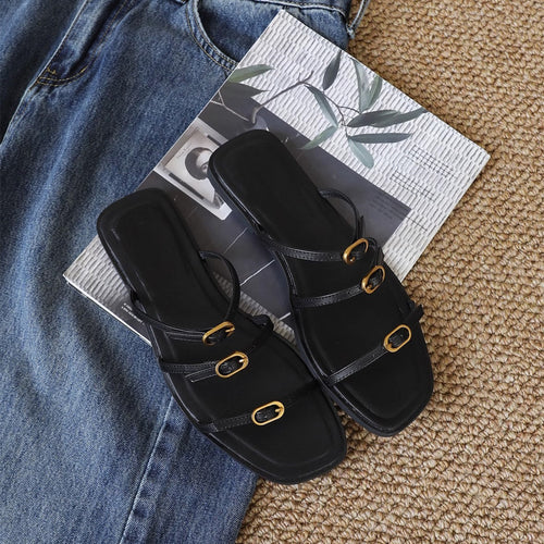Damen modische Sandalen mit schickem Riemendesign und goldenen Akzenten EB