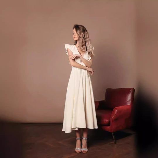 Damen Maxikleid mit raffiniertem V-Ausschnitt und voluminösen Rüschenärmeln EB