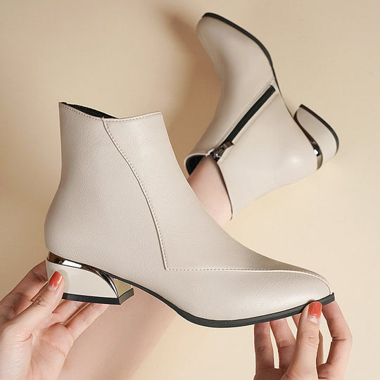 Damen Kurzstiefelette mit spitzer Zehenpartie und skulptiertem Blockabsatz EB