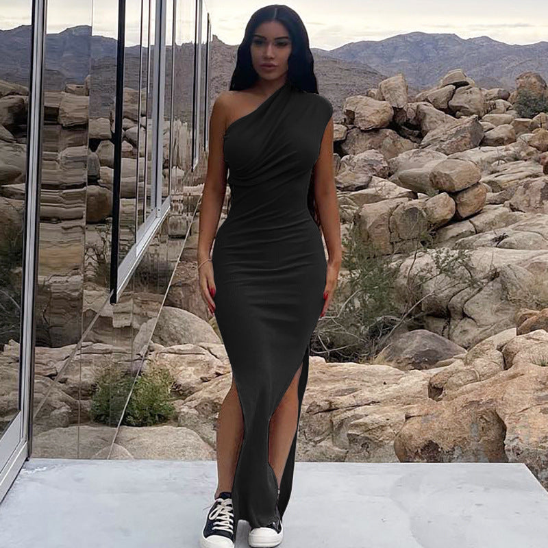 Damen Elegantes Maxikleid mit asymmetrischem Ausschnitt und figurbetonter Silhouette EB