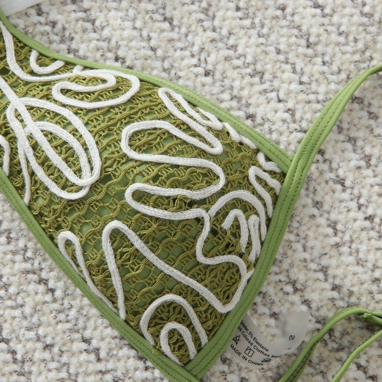 Damen Triangel-Bikini mit trendigem Stickmuster EB