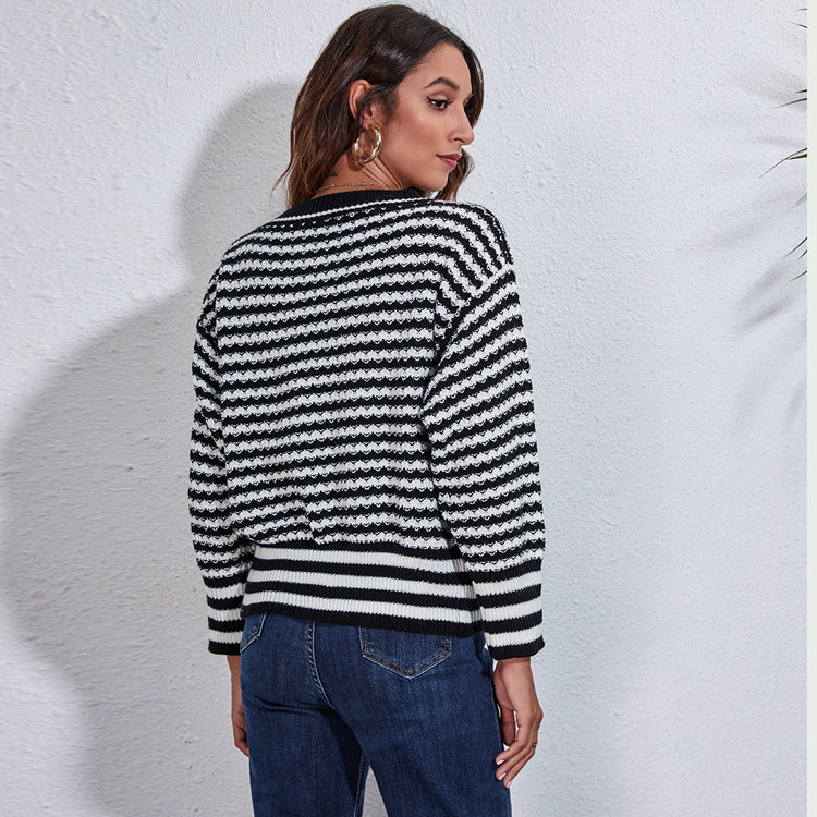 Damen Pullover mit modernem Wellenmuster und lässigem Schnitt EB