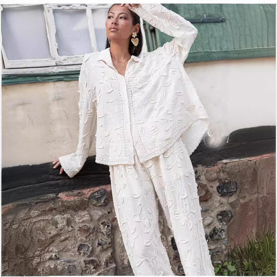 Damen Bluse mit feiner Stickerei und luftiger Passform EB