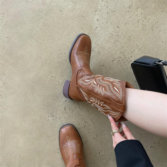 Damen Western-Cowboy-Boots mit aufwendiger Stickerei, mittlerer Schafthöhe und robuster Blockabsatz EB
