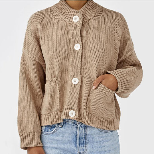 Damen Oversize Strickjacke mit Stehkragen und großen Knöpfen EB