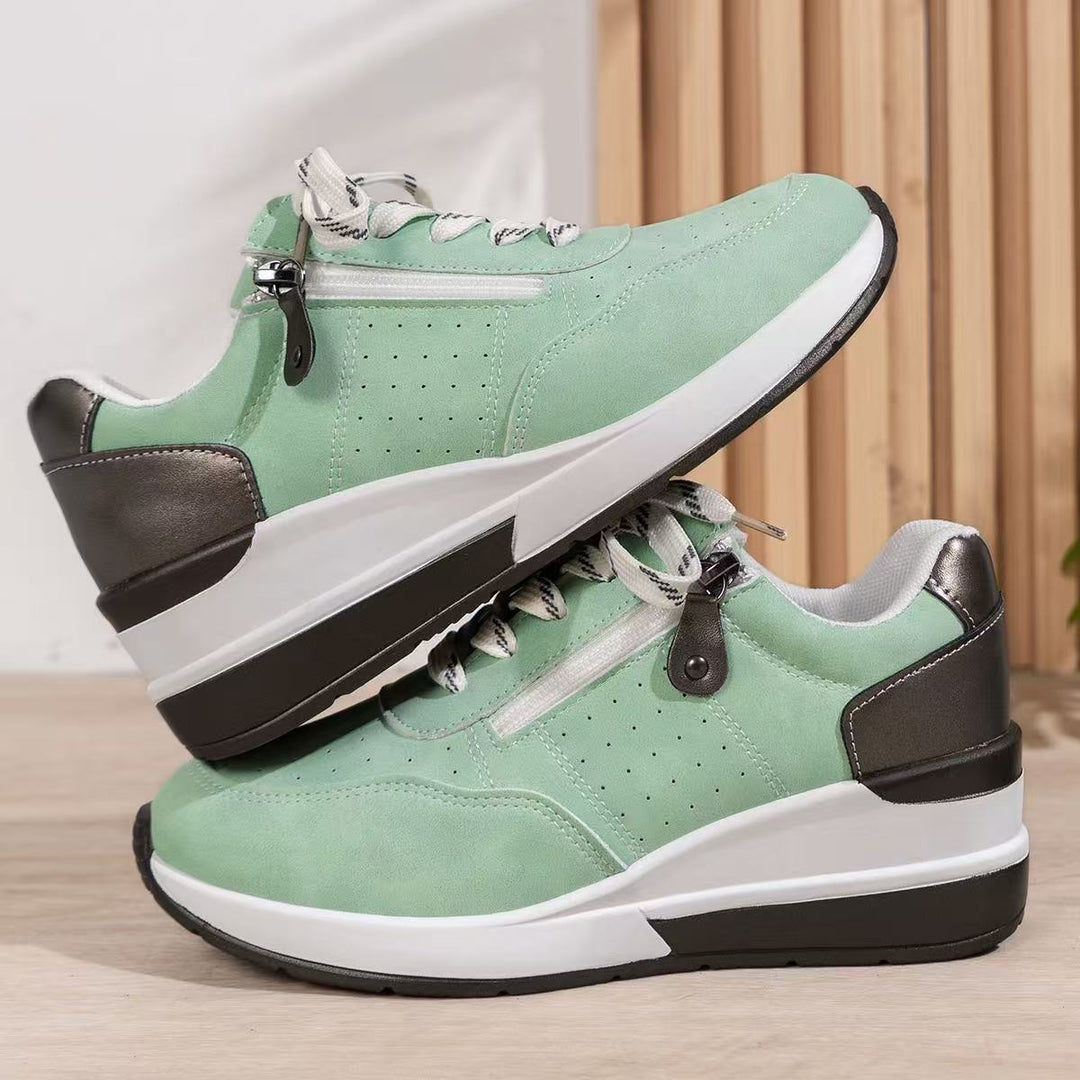 Damen sportive Plateau-Wedgesneaker mit seitlichem Zipper, perforiertem Nubuklook und dämpfender EVA-Sohle EB