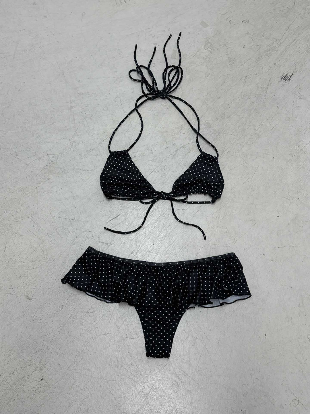 Damen verspieltes Triangel-Bikini-Set mit Rüschensaum und Bindebändern EB