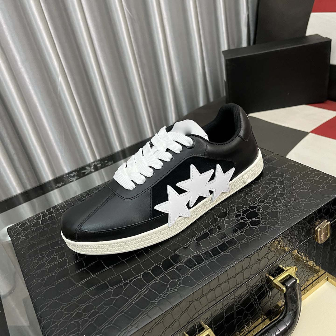 Damen Sneakers mit zusätzlicher Sternen-Applikation von EB
